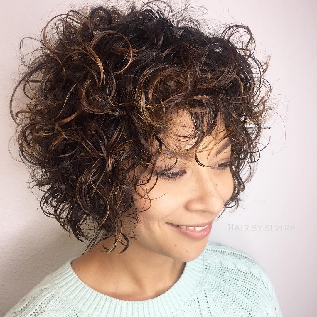 Chic Short Curly Cut with Defined Curls