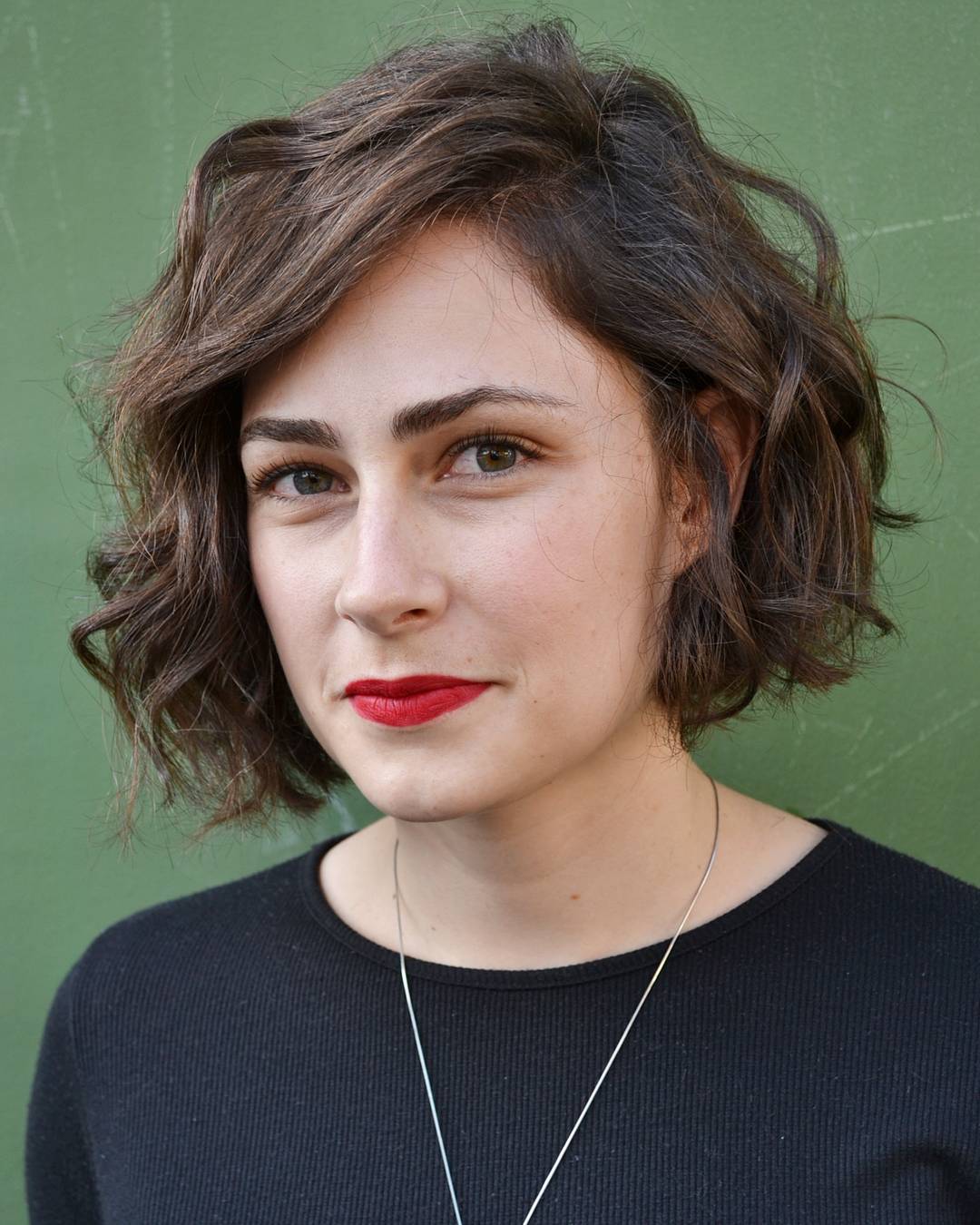 Effortlessly Chic Wavy Bob with Textured Layers