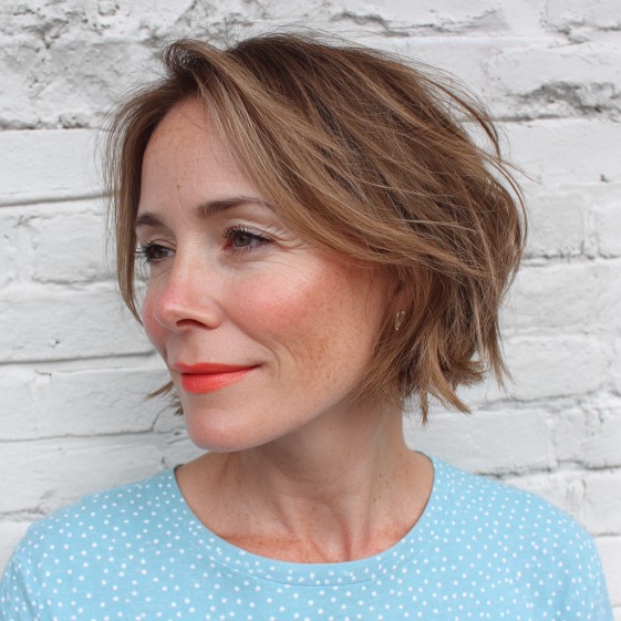 Effortlessly Tousled Wavy Bob with Subtle Layers