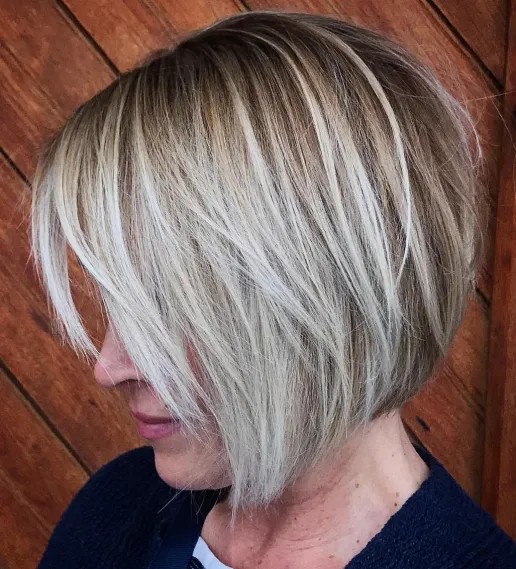 Chic Layered Blonde Bob with Bright Highlights