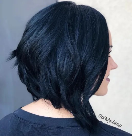 Chic Textured Black Bob with Subtle Waves