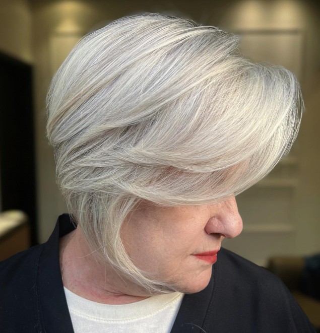 Stylish Silver Layered Bob with Soft Movement