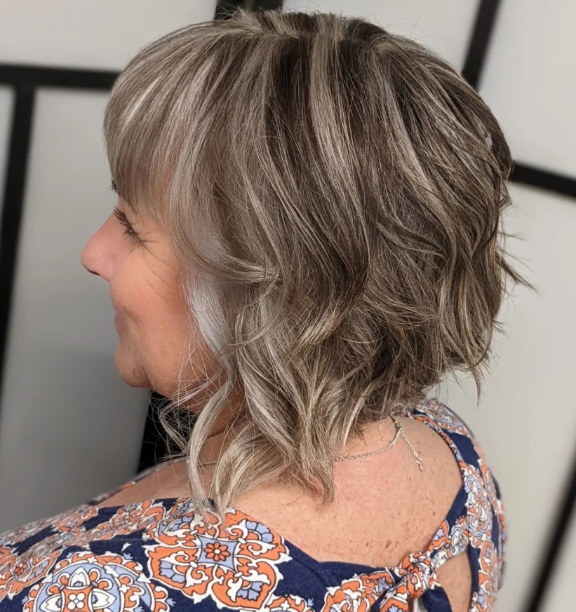 Stylish Wavy Lob with Subtle Highlights