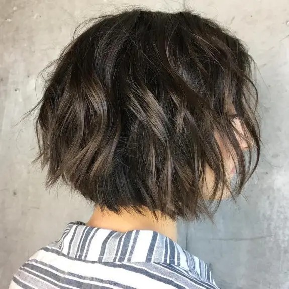 Textured Wavy Layered Bob with Natural Depth