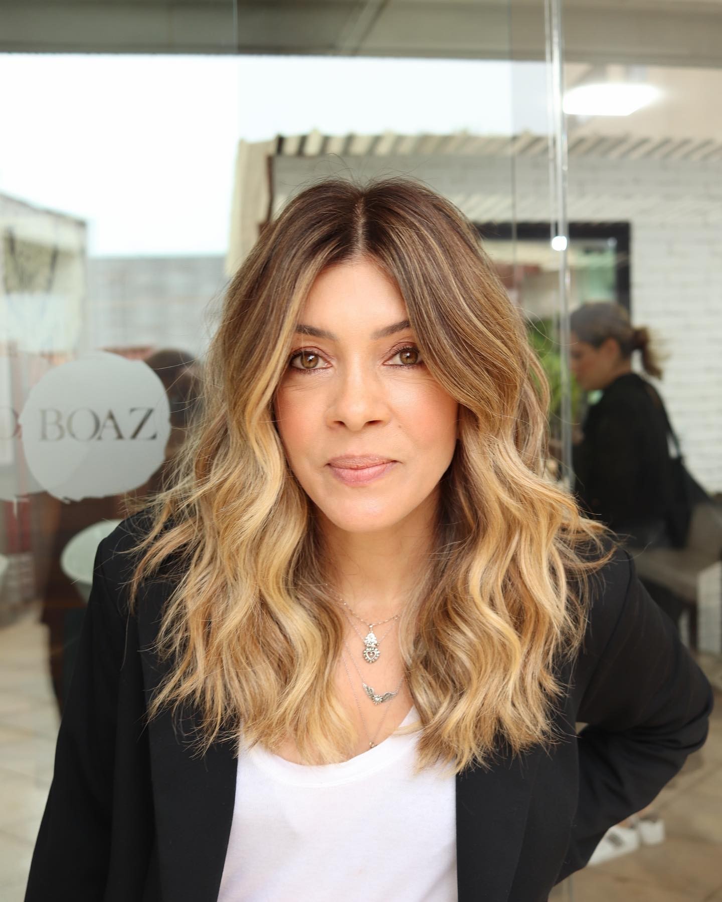 Softly Layered Beachy Waves with Sunlit Highlights