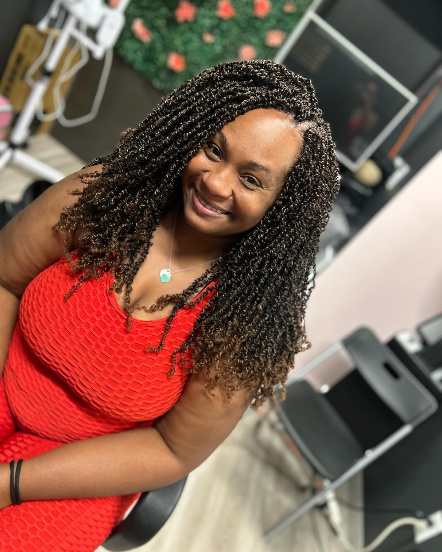 Textured Mid-Length Twists with Loose Ends