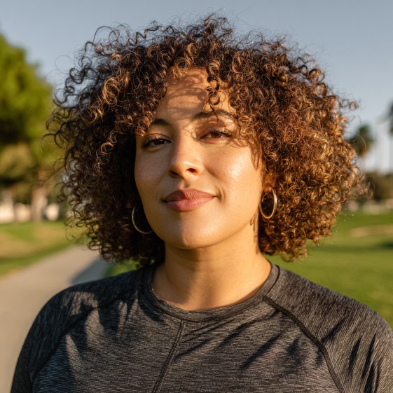Chic Curly Shoulder-Length Cut with Soft Layers