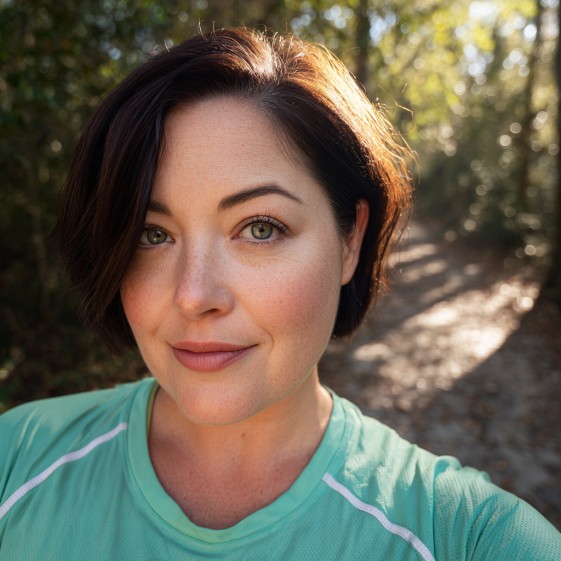 Chic Textured Short Bob with Subtle Highlights