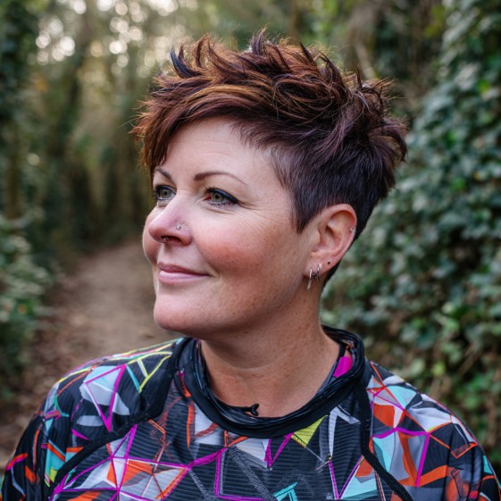 Chic Textured Short Pixie with Bold Highlights