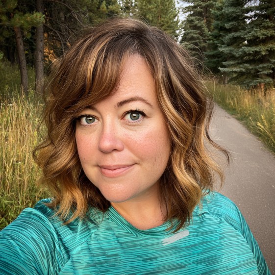 Textured Shoulder-Length Waves with Soft Highlights