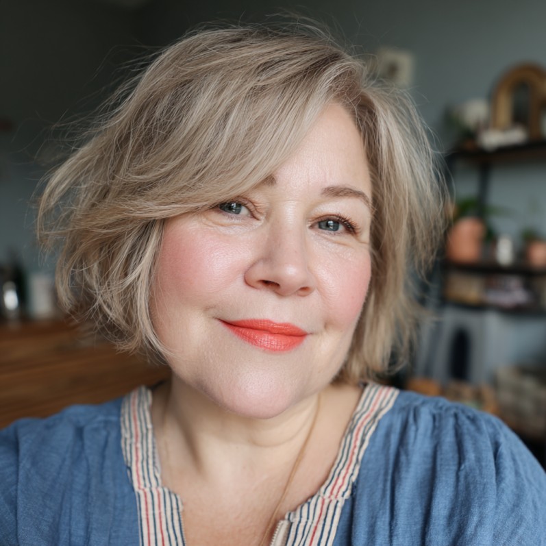 Chic Textured Dark Blonde Lob with Soft Layers