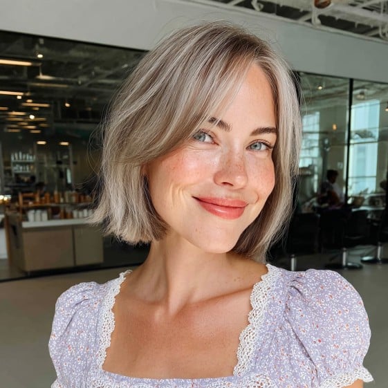 Chic Textured Short Bob with Soft Face-Framing Layers