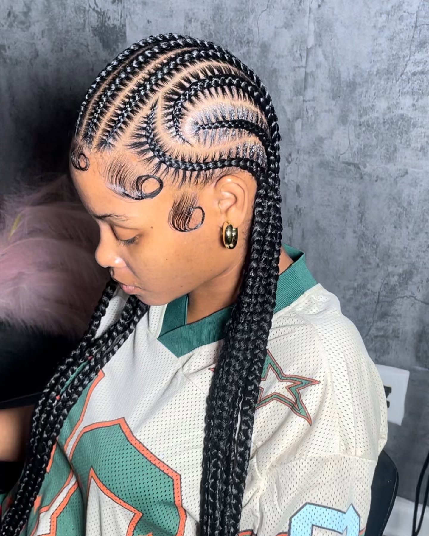 Intricate Feed-in Braids with Elegant Curved Patterns