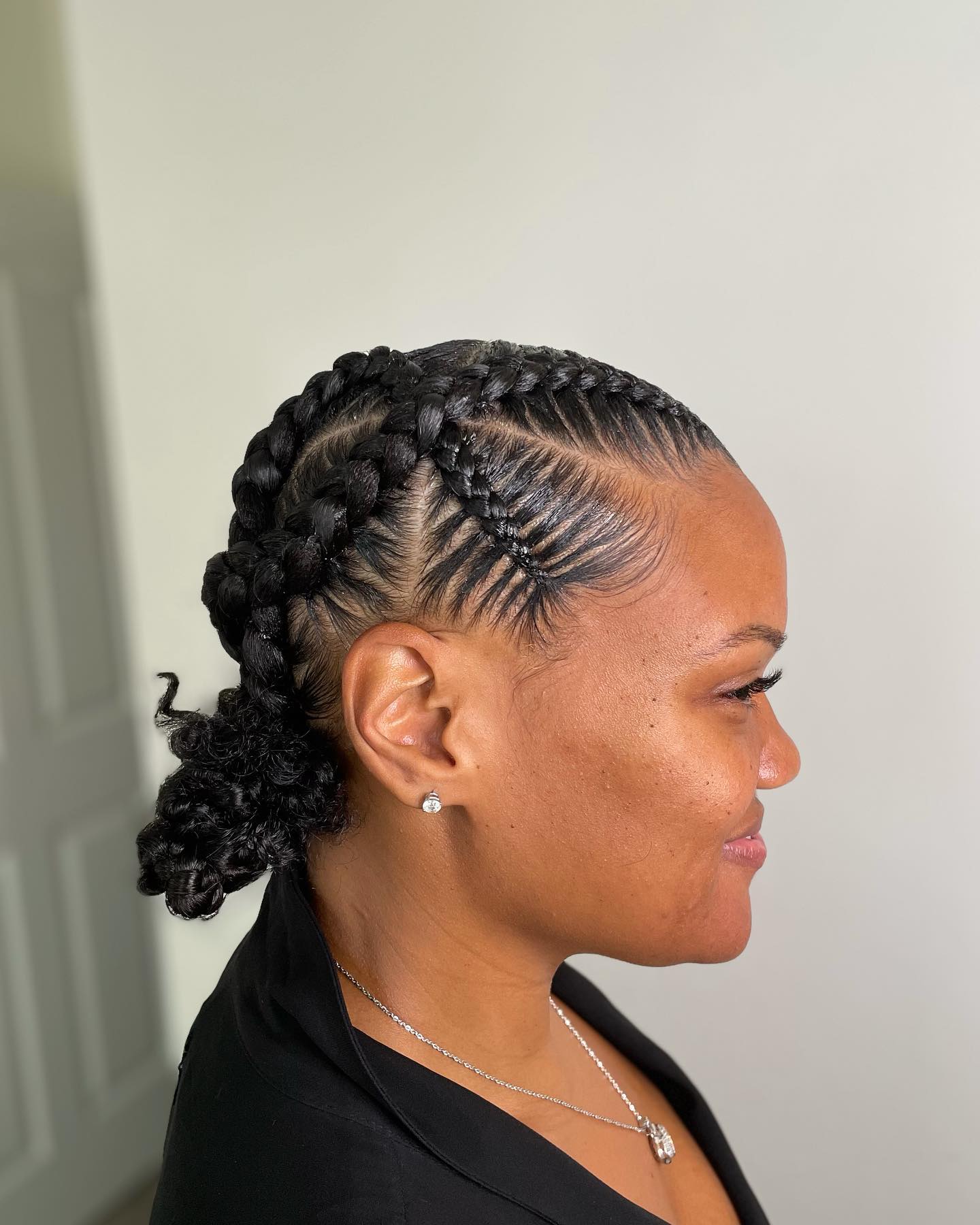 Modern Feed-in Braids with Elegant Twists