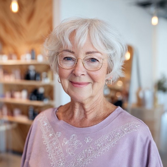 Soft Textured Short Cut with Gentle Waves