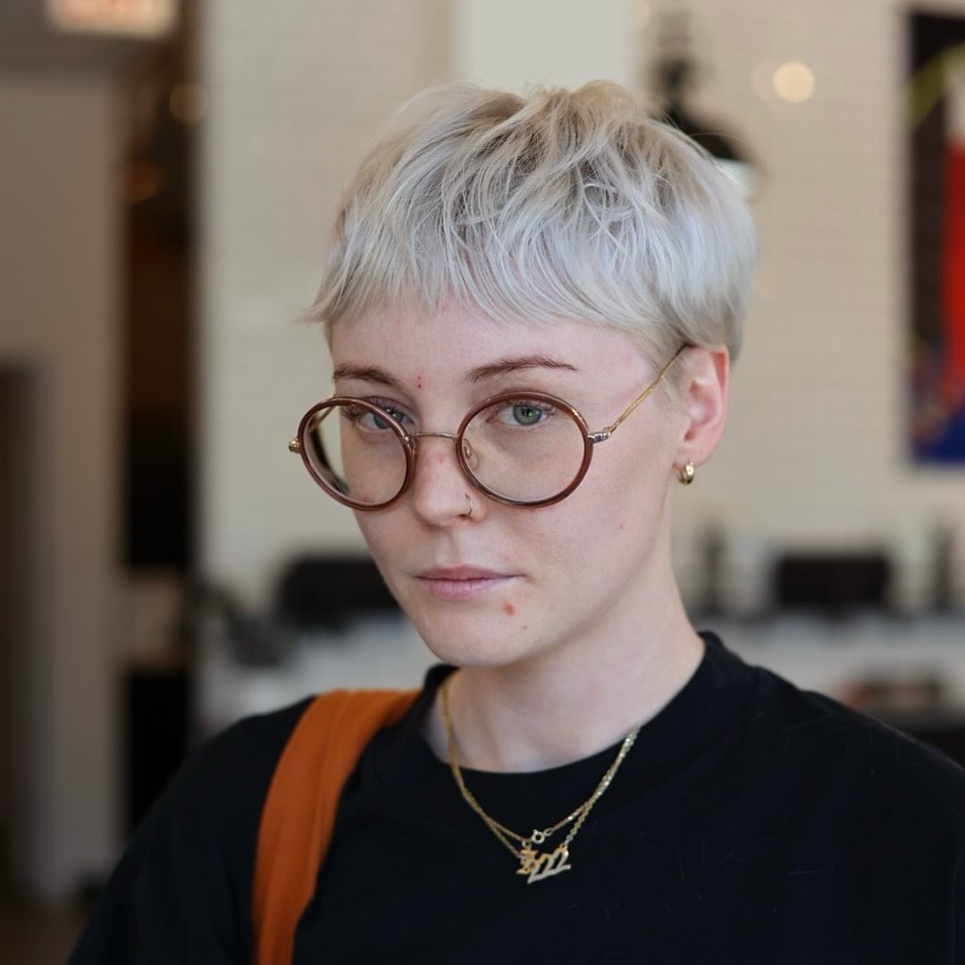 Effortless Textured Pixie Cut with Gentle Waves