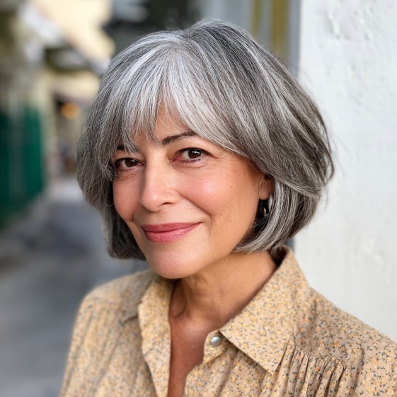 Chic Textured Bottleneck Bob with Soft Bangs