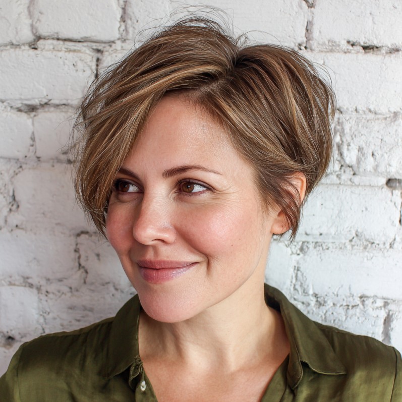 Textured Short Cut with Soft Volume and Subtle Highlights