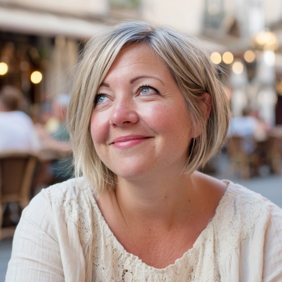 Effortlessly Chic One-Length Bob with Soft Layers