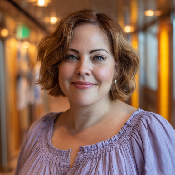 Textured Wavy Bob with Face-Framing Layers