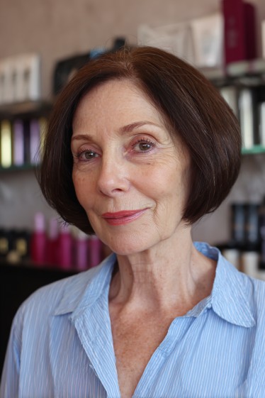 Sleek Chocolate Bob with Subtle Volume