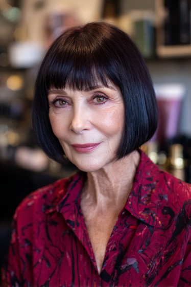 Sleek Straight Bob with Subtle Textured Ends