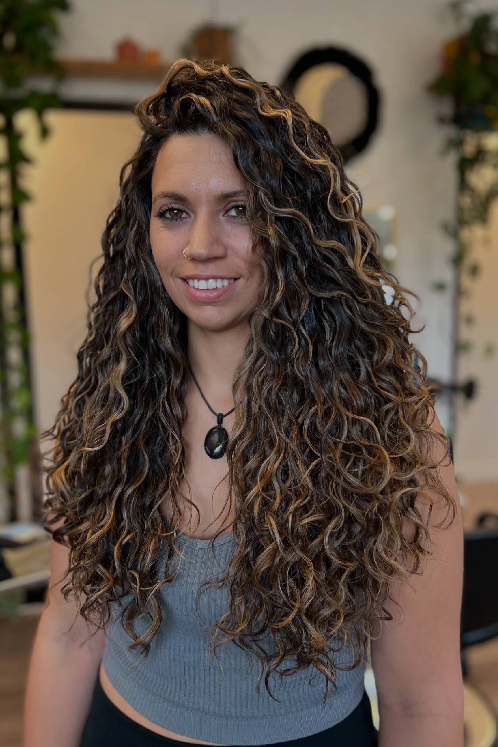 Bold Curly Layers with Caramel Highlights