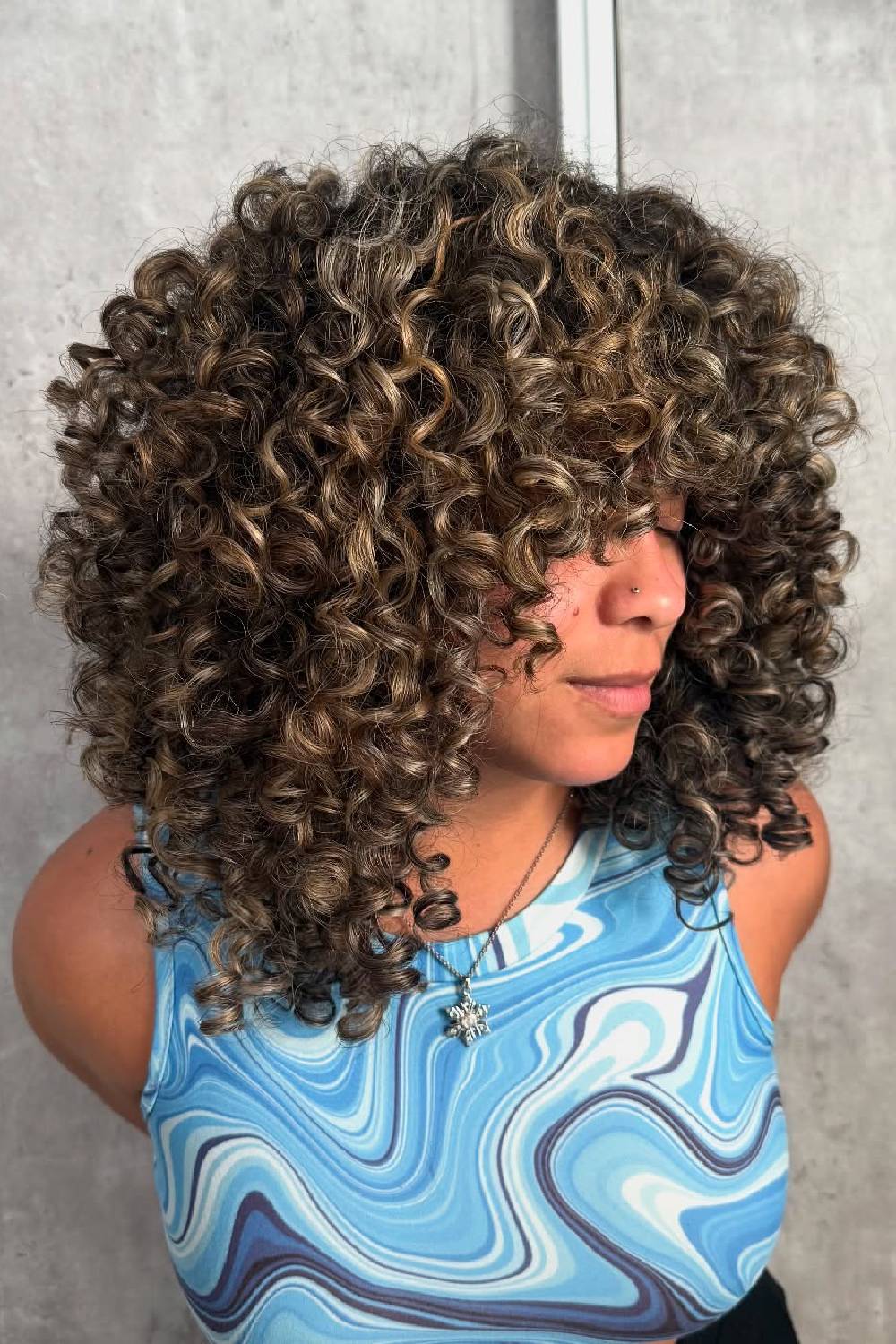 Chic Curly Bob with Subtle Highlights