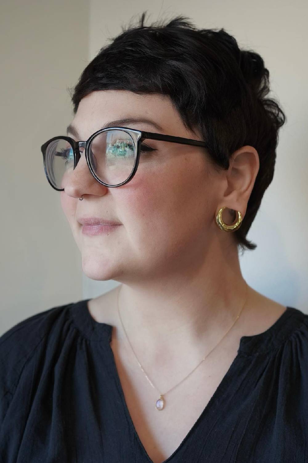 Chic Textured Pixie Cut with Soft Layers