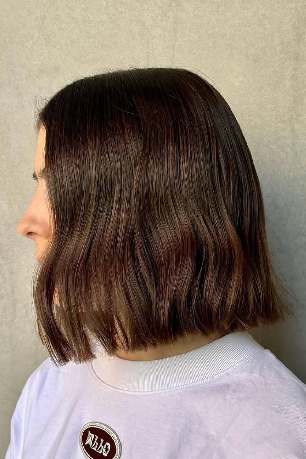 Chic Textured Wavy Bob with Natural Movement