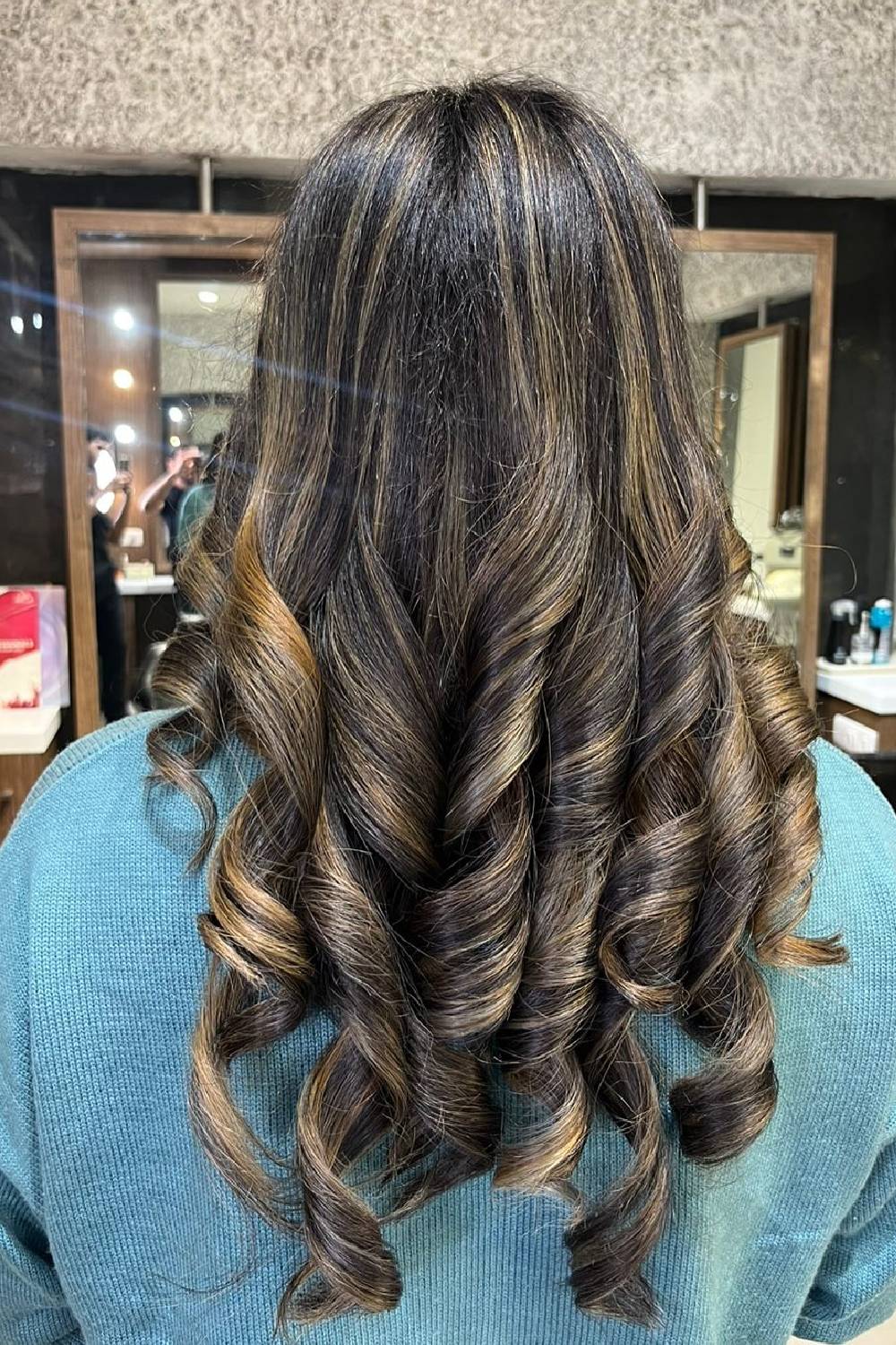 Dynamic Curly Layers with Bold Caramel Highlights
