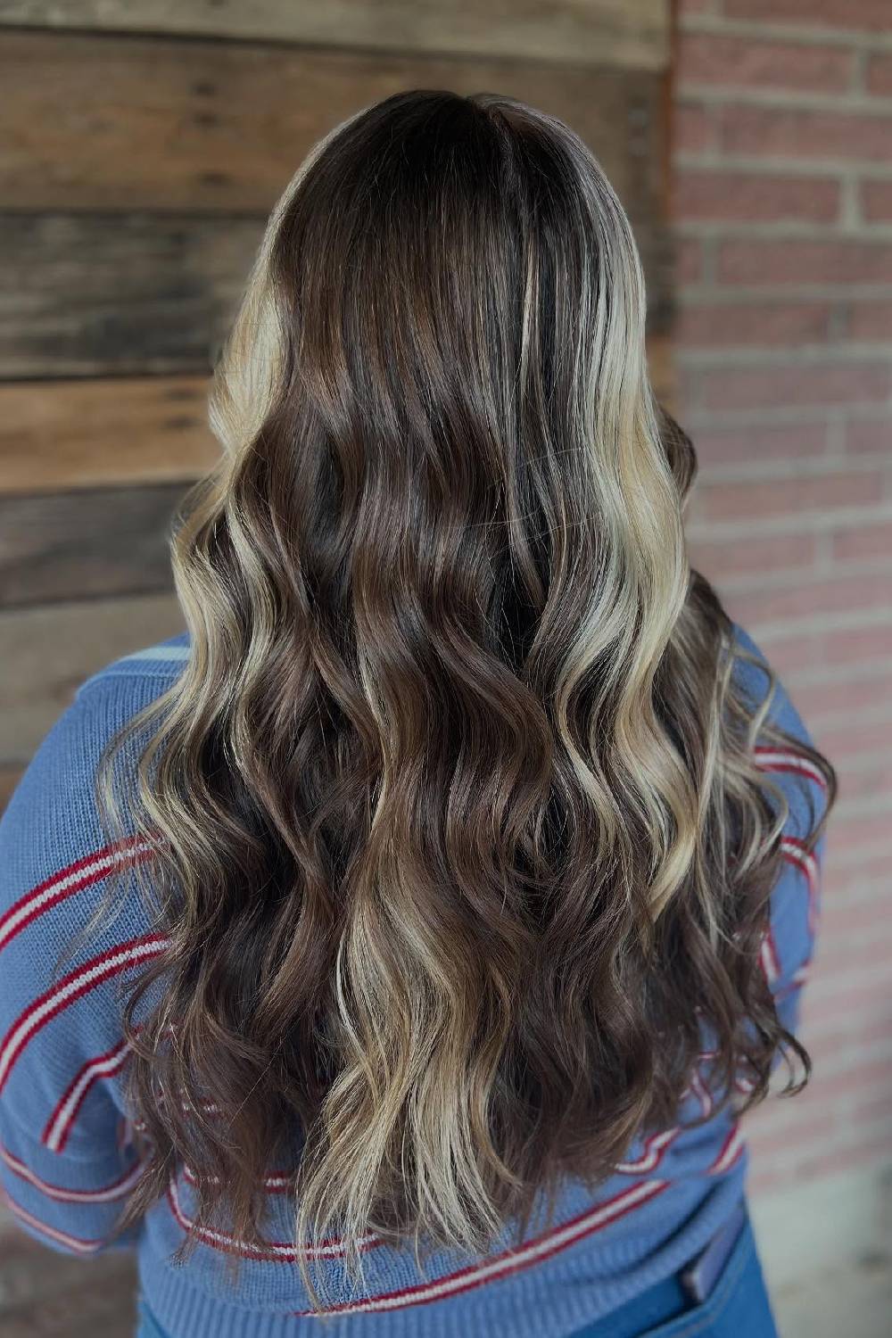 Stylish Warm Balayage Waves with Subtle Highlights