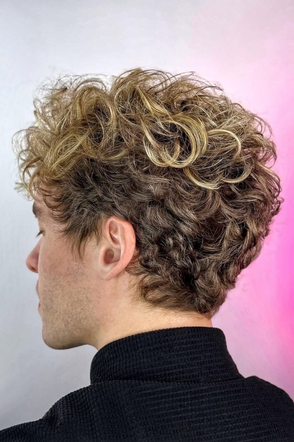 Textured Curly Crop with Sun-Kissed Highlights