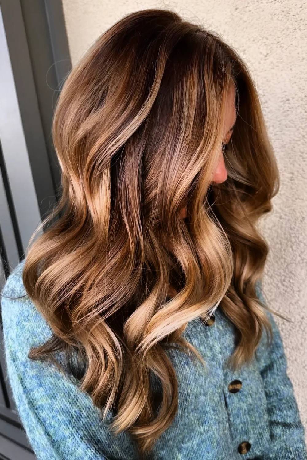 Warm Honey Blonde Waves with Rich Undertones