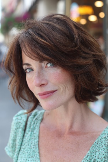 Chic Textured Bob with Soft Face-Framing Layers