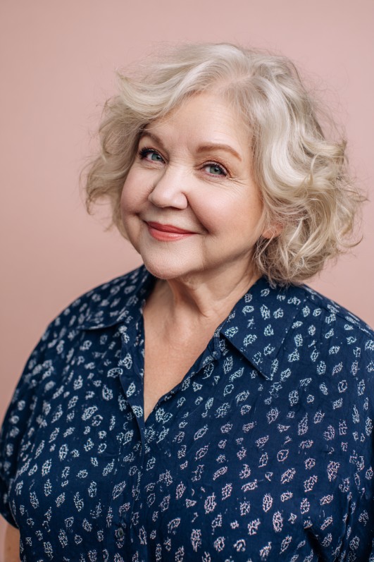 Soft Curly Bob with Face-Framing Layers