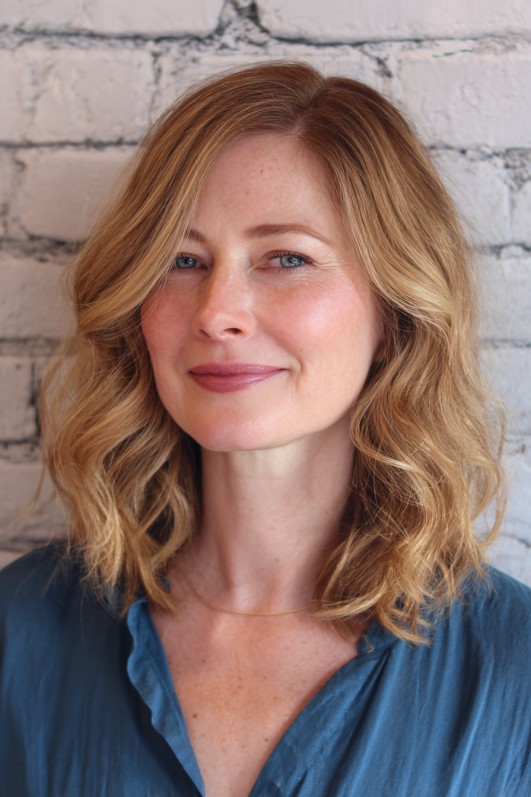 Soft Textured Waves with Natural Highlights