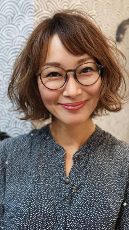 Chic Textured Curly Bob with Soft Layers