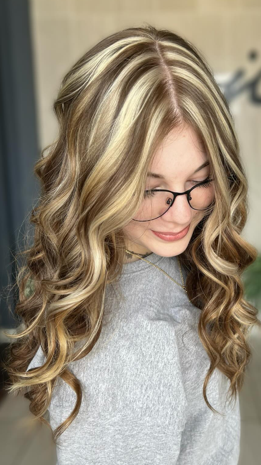 Dynamic Curly Hair with Bold Chunky Highlights