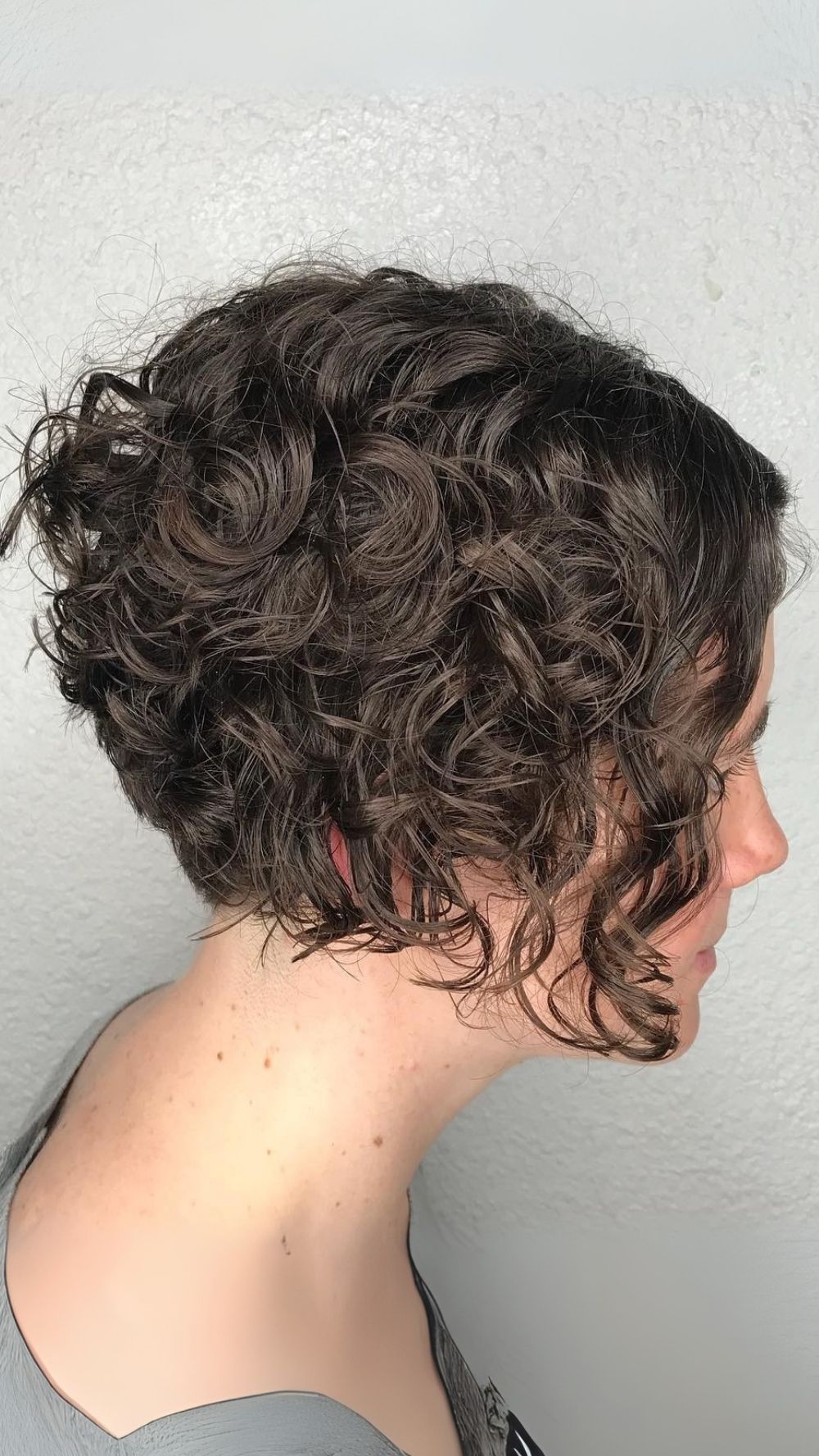 Chic Textured Curly Bob with Defined Curls