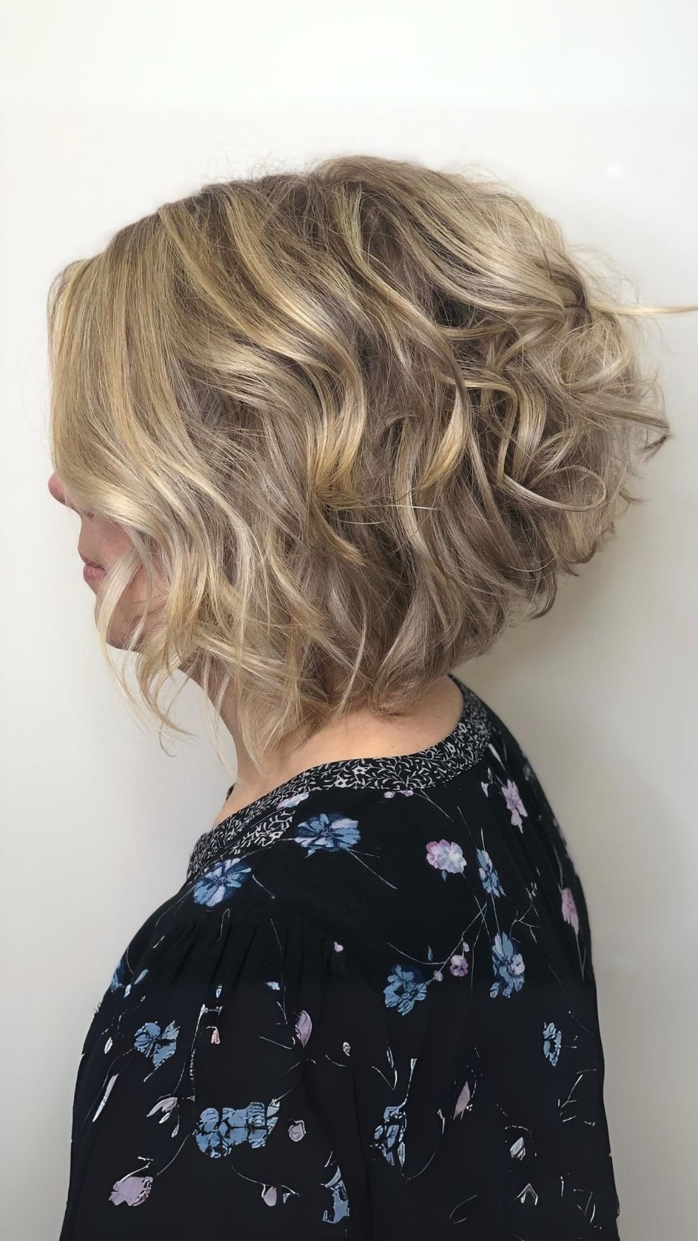 Softly Stacked Curly Bob with Subtle Highlights