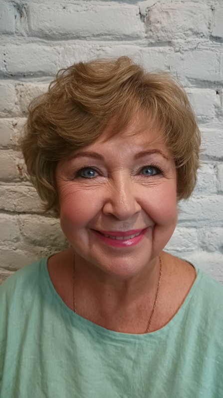Textured Short Cut with Soft Waves