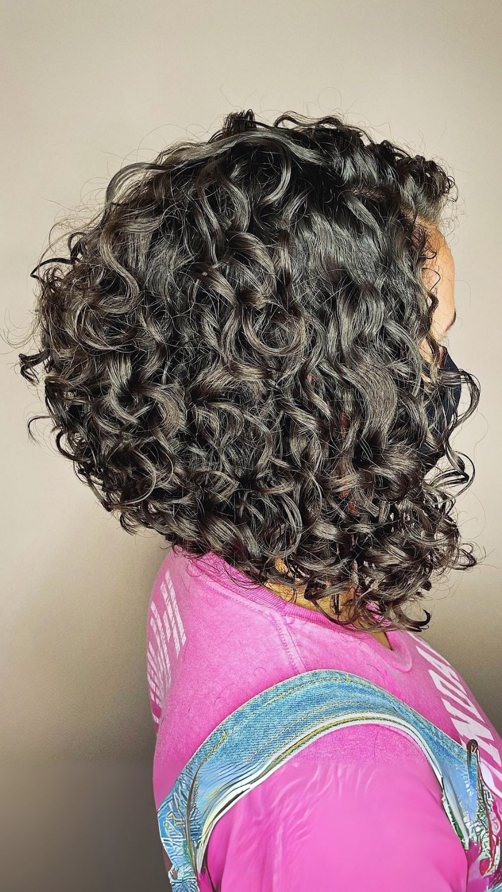 Voluminous Curly Bob with Defined Layers