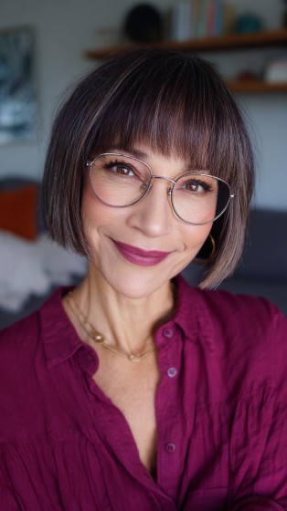Chic Textured Bob with Face-Framing Bangs