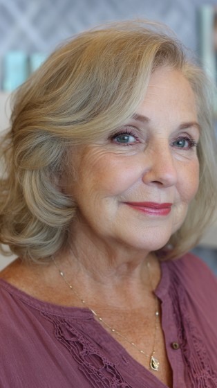 Elegant Dark Blonde Shoulder-Length Waves