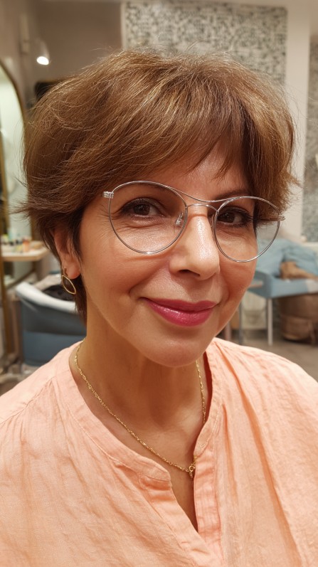 Chic Textured Crop with Soft Volume