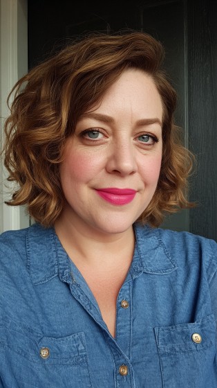 Chic Curly Bob with Soft Volume