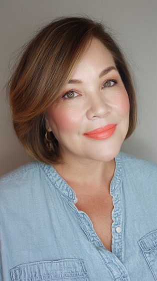 Elegant Stacked Bob with Subtle Warm Highlights