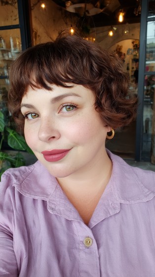 Chic Textured Curly Bob with Soft Fringe