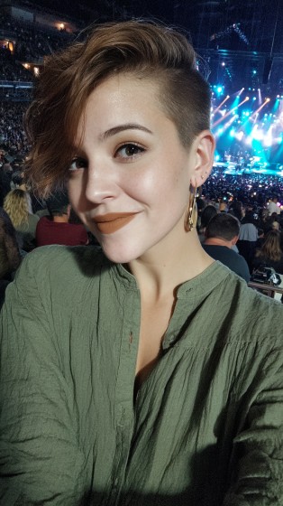 Textured Short Crop with Soft Waves